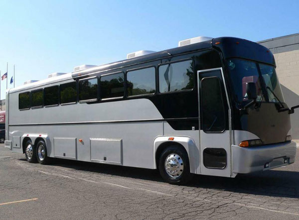 大巴租賃業(yè)務(wù)少，如何解決車(chē)找人的難題？